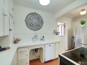 323 16th Avenue E 301, Seattle WA 98112