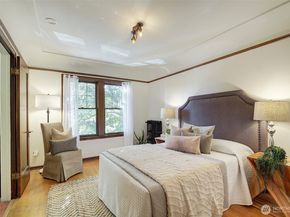 323 16th Avenue E 301, Seattle WA 98112