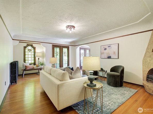 323 16th Avenue E 301, Seattle WA 98112