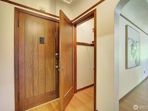 323 16th Avenue E 301, Seattle WA 98112