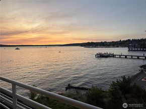 733 Lake Street S 202, Kirkland WA 98033