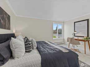 733 Lake Street S 202, Kirkland WA 98033