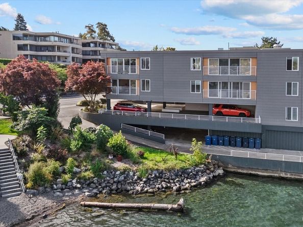 733 Lake Street S 202, Kirkland WA 98033
