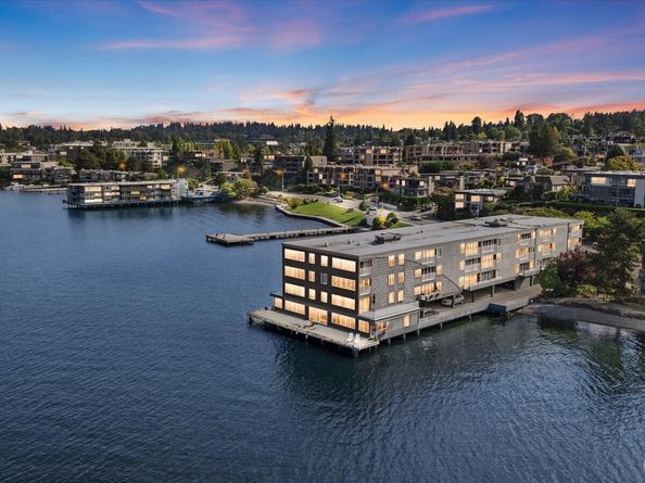 733 Lake Street S 202, Kirkland WA 98033