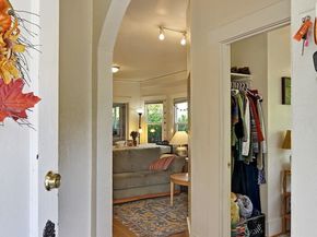 5619 16th Avenue NE, Seattle WA 98105