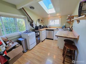 5619 16th Avenue NE, Seattle WA 98105