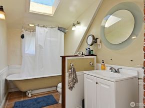 5619 16th Avenue NE, Seattle WA 98105