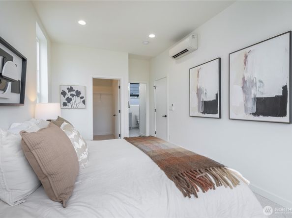 943 NW 56th Street, Seattle WA 98107