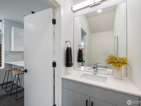 943 NW 56th Street, Seattle WA 98107