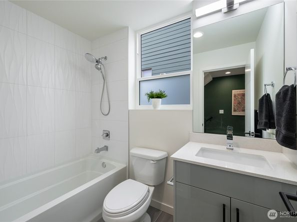 943 NW 56th Street, Seattle WA 98107