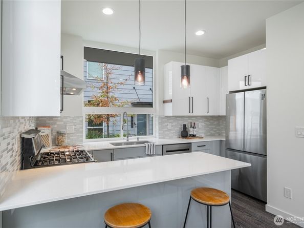 943 NW 56th Street, Seattle WA 98107