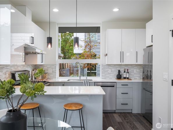 943 NW 56th Street, Seattle WA 98107