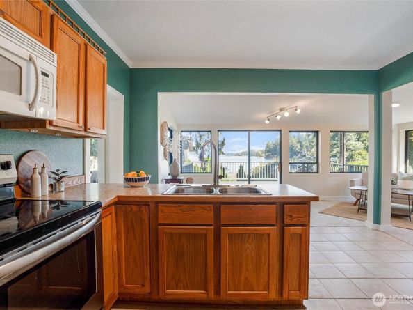 1340 Shorewood Drive, Bremerton WA 98312