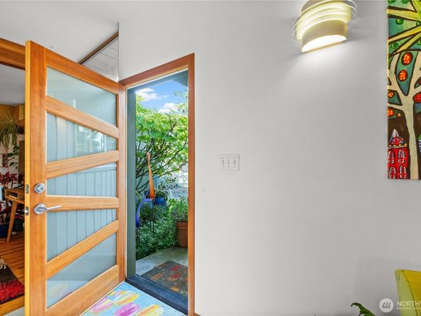14405 SE 14th St, Bellevue WA 98007