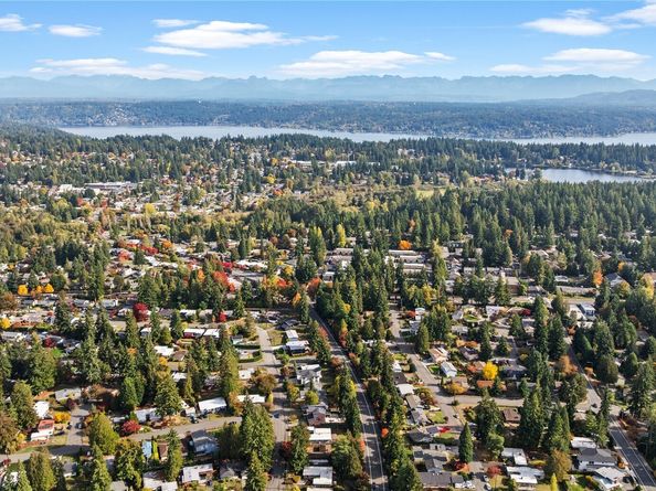 14405 SE 14th St, Bellevue WA 98007