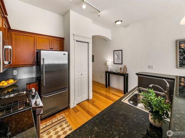 530 4th Avenue W 502, Seattle WA 98119