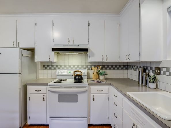 418 Highland Drive 4, Seattle WA 98109
