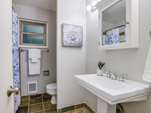 418 Highland Drive 4, Seattle WA 98109
