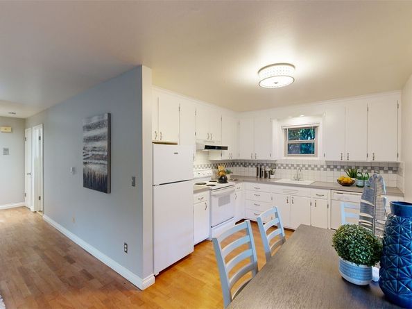 418 Highland Drive 4, Seattle WA 98109