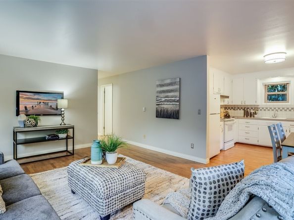 418 Highland Drive 4, Seattle WA 98109