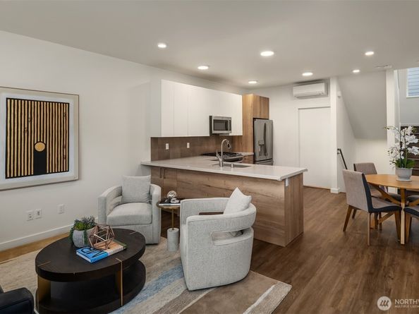 12038 33rd Avenue NE, Seattle WA 98125