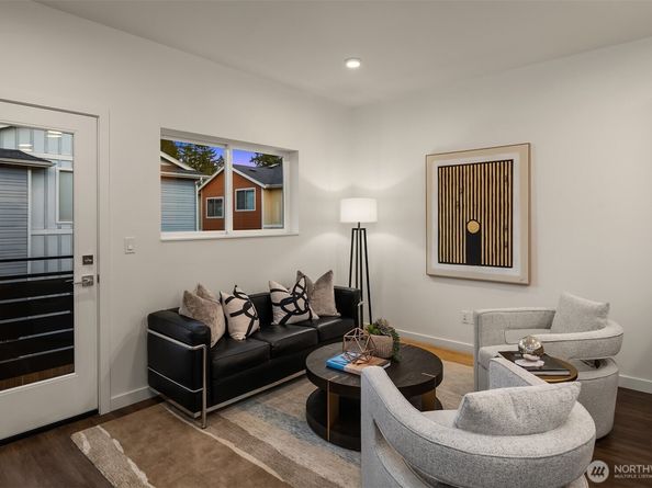 12038 33rd Avenue NE, Seattle WA 98125