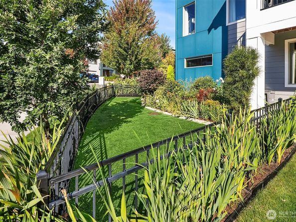 9714 11th Avenue SW, Seattle WA 98106