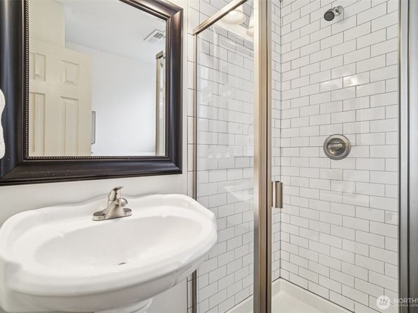 3047 124th Avenue NE, Bellevue WA 98005
