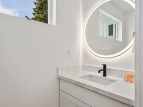 818 B S Sullivan Street, Seattle WA 98108