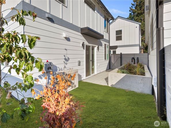 818 B S Sullivan Street, Seattle WA 98108