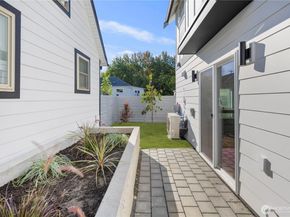 818 B S Sullivan Street, Seattle WA 98108