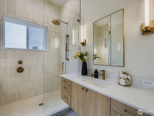 8810 41st Avenue SW, Seattle WA 98136