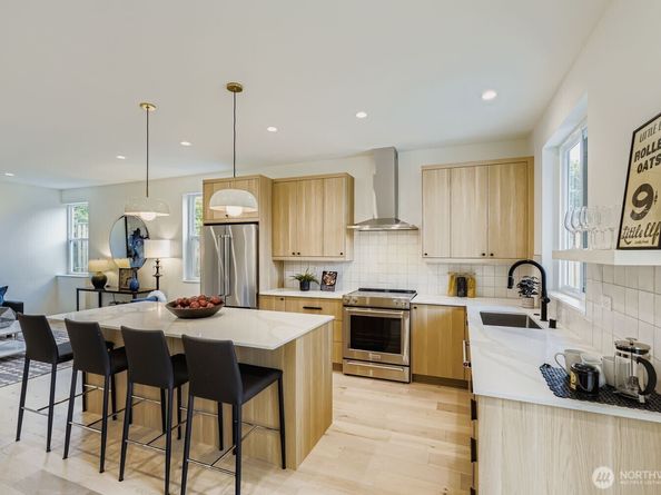 8810 41st Avenue SW, Seattle WA 98136