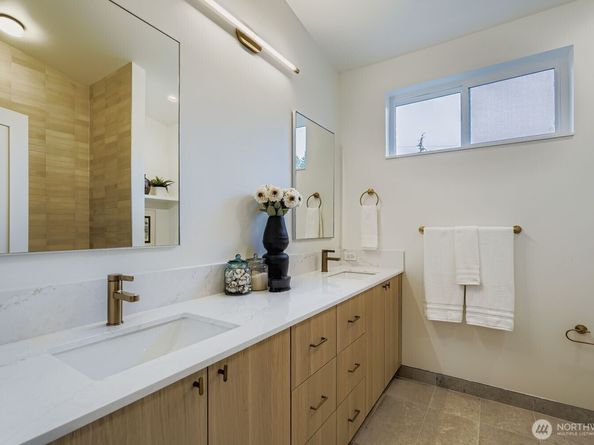 8810 41st Avenue SW, Seattle WA 98136