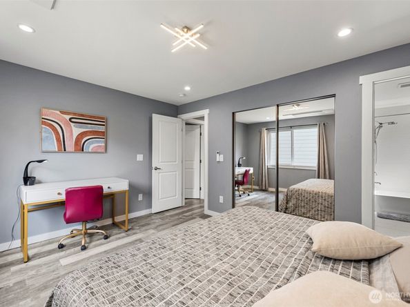 6707 Aurora Avenue N, Seattle WA 98103