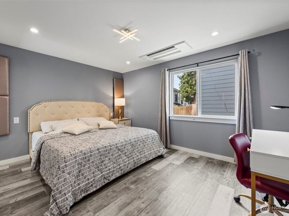 6707 Aurora Avenue N, Seattle WA 98103