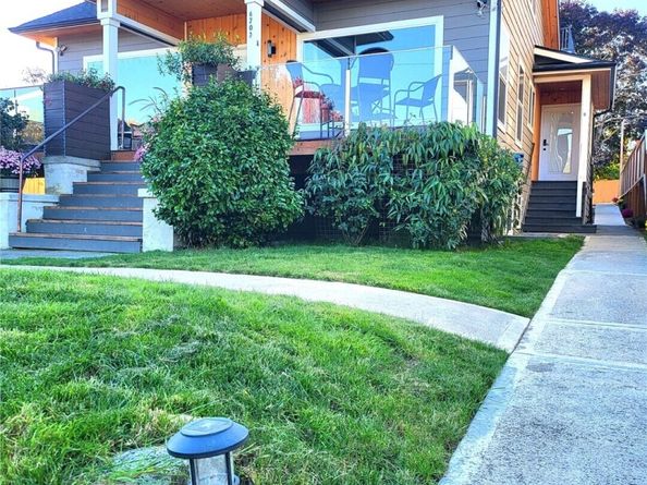 6707 Aurora Avenue N, Seattle WA 98103