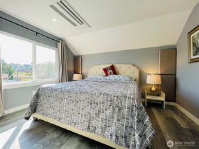 6707 Aurora Avenue N, Seattle WA 98103