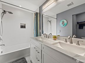 6707 Aurora Avenue N, Seattle WA 98103
