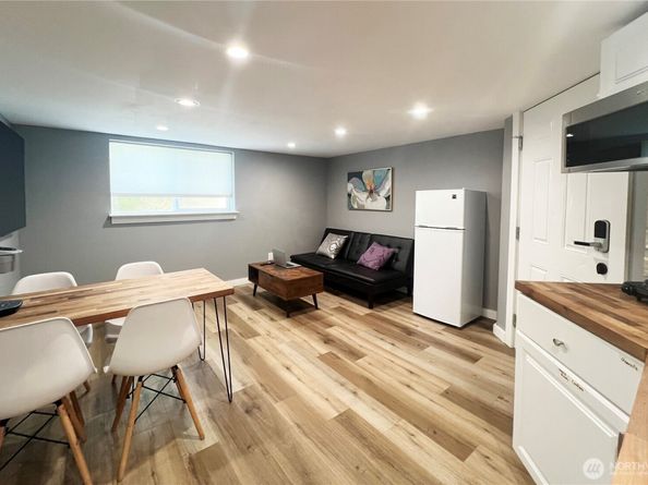 6707 Aurora Avenue N, Seattle WA 98103