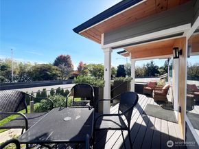 6707 Aurora Avenue N, Seattle WA 98103