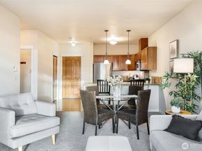 6015 Phinney Avenue N 402, Seattle WA 98103
