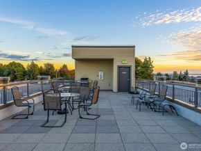 6015 Phinney Avenue N 402, Seattle WA 98103