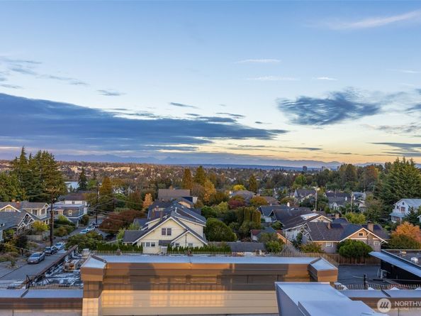 6015 Phinney Avenue N 402, Seattle WA 98103