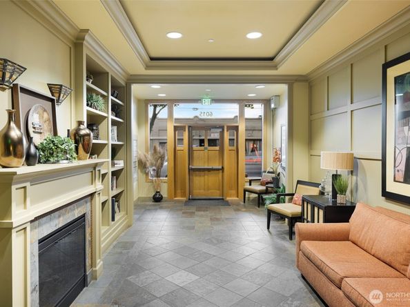 6015 Phinney Avenue N 402, Seattle WA 98103