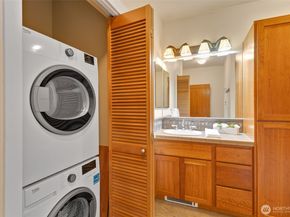 6015 Phinney Avenue N 402, Seattle WA 98103