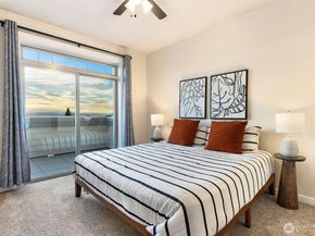 6015 Phinney Avenue N 402, Seattle WA 98103