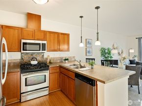 6015 Phinney Avenue N 402, Seattle WA 98103