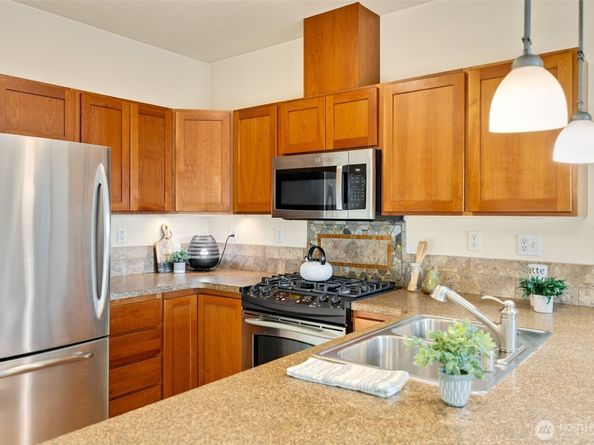 6015 Phinney Avenue N 402, Seattle WA 98103