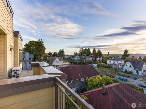 6015 Phinney Avenue N 402, Seattle WA 98103